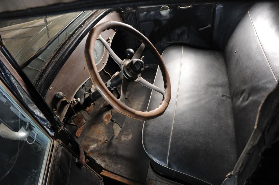 Интерьер Auburn 6-66 Touring 1927 года  (фото 8 из 10)